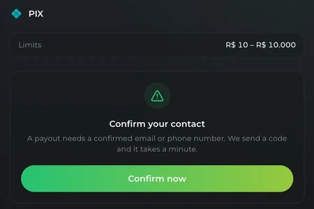 Aba de saque do caixa da Onza: Pix com limites de R$ 10 a R$ 10.000 e o aviso de que o saque exige e-mail ou telefone confirmado